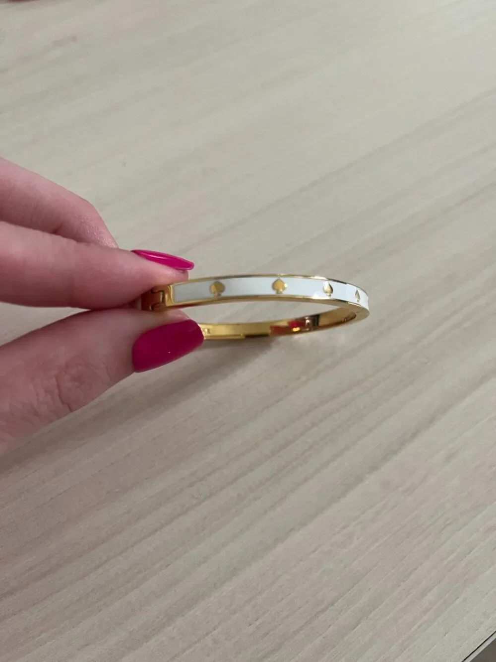 Kate Spade Spot the Spade Hinged Bangle White - Picture 2 of 5